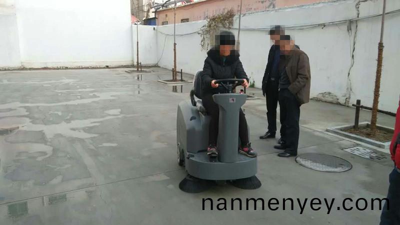 高美掃地(di)機使(shi)用過(guo)程(cheng)中會遇到(dao)這樣(yang)的(de)問(wen)題該怎麼(me)辦？