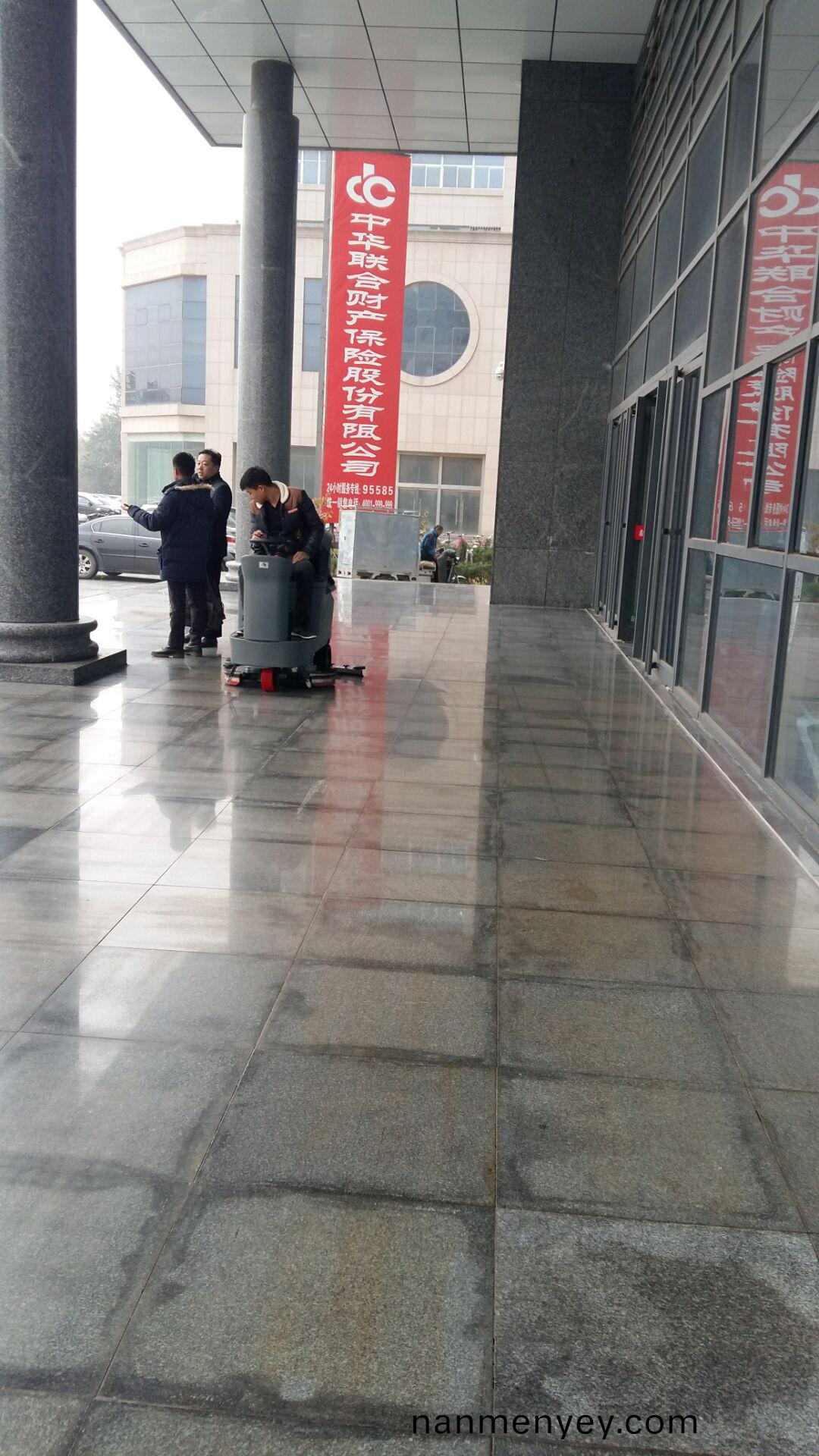 駕(jia)駛式(shi)洗(xi)地(di)機(ji)充滿電能(neng)用多(duo)長時(shi)間？真的沒(mei)那(na)麼簡單(dan)