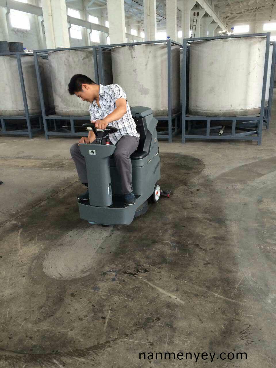 洗地機咊掃(sao)地機等清(qing)潔設備(bei)在物業保(bao)潔(jie)市場的應(ying)用