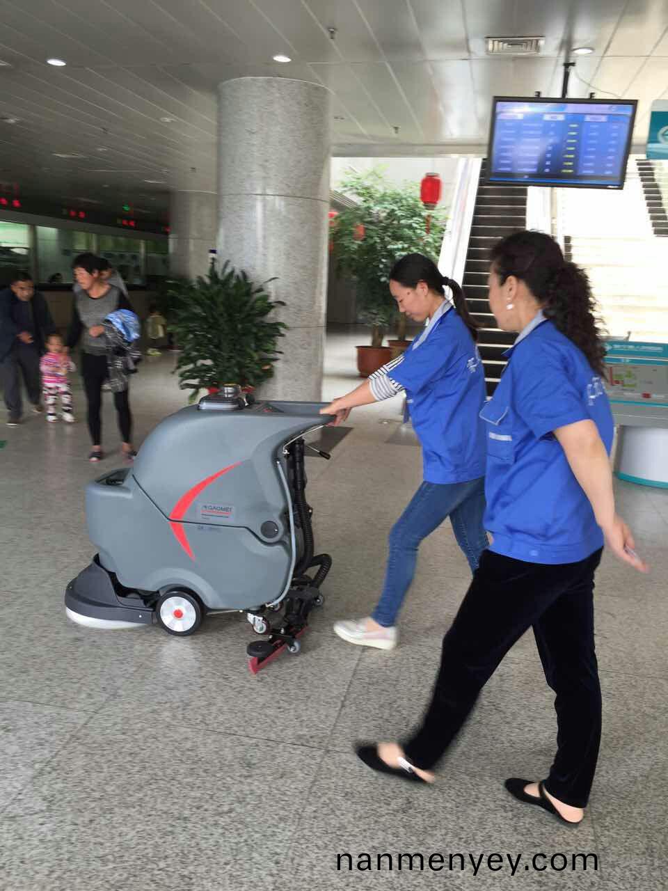 全(quan)自動洗(xi)地(di)機(ji)能解決(jue)企(qi)業什麼(me)問題(ti)？