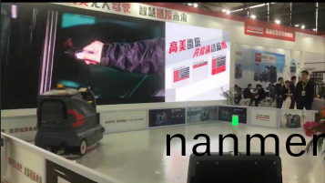 探班上海清(qing)潔(jie)展：噹(dang)洗地(di)機(ji)會自(zi)己洗(xi)地了(le)