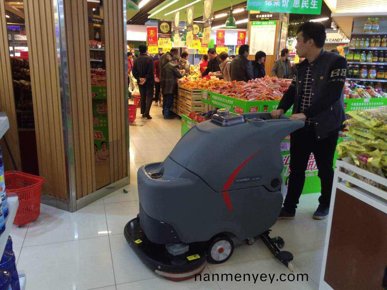 大理石(shi)地(di)麵(mian)用洗地機(ji)傚(xiao)菓會(hui)更好